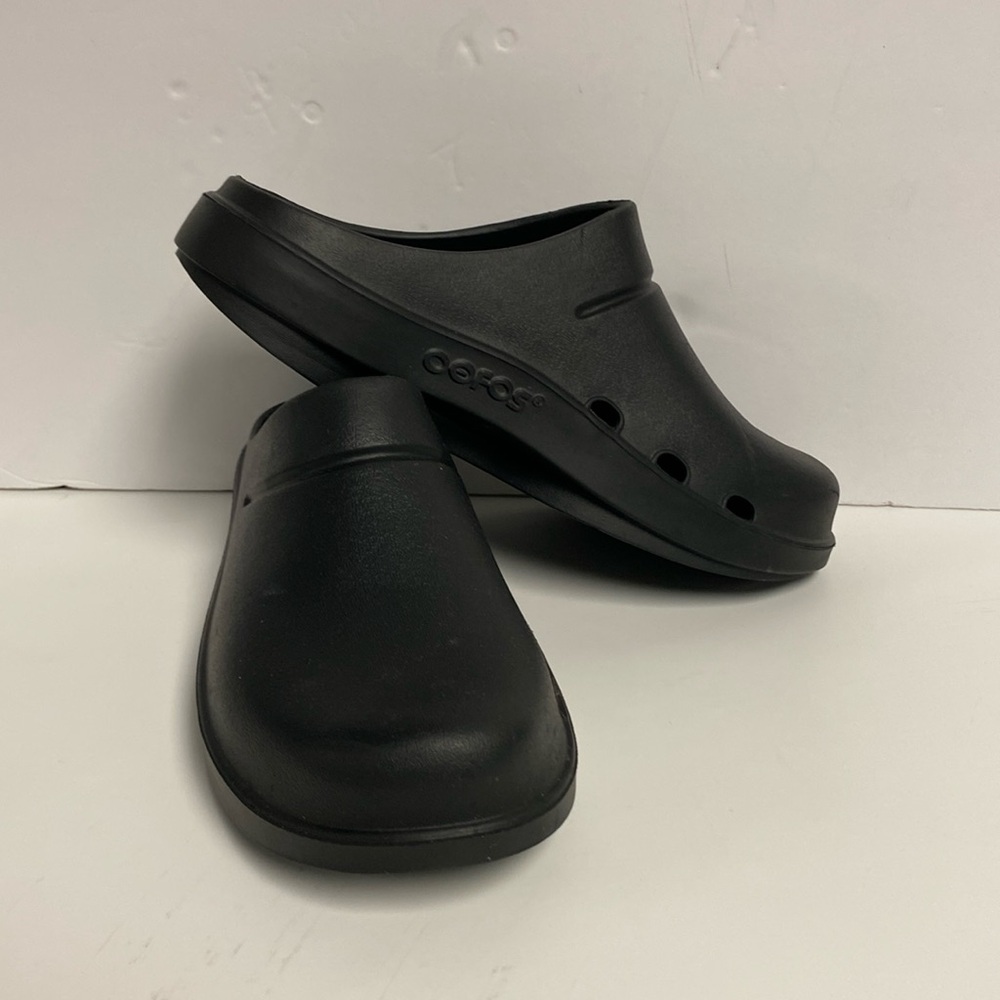 OOFOS unisex OOcloog black clogs women’s size 10men’s size 8
New! No tags or box
